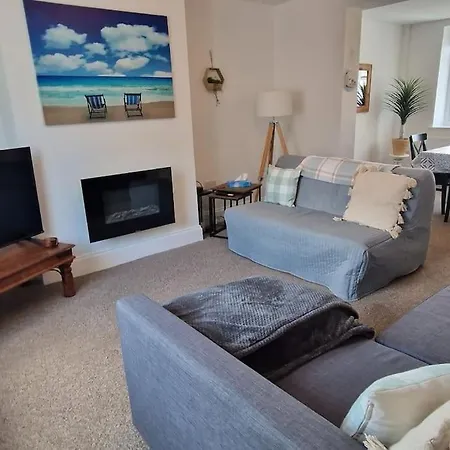 Akwa A Modern Seaside Gem